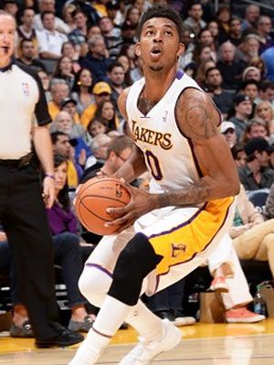 从防线出球 从防线出球